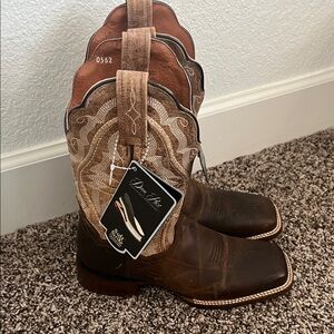 NWT. Dan Post Two-Tone Brown Square Toe Cowgirl Boots